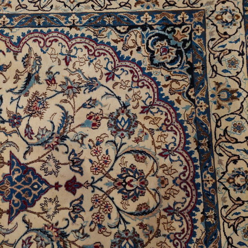 Persian rug like new, 165 cm x 260 cm, handcrafted floral design