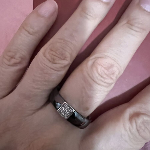 Hijones Women's Ceramic Classic Cubic Zirconia Inlay Ring Engagement Band Black Size 10 like new