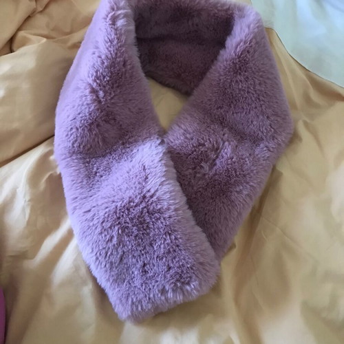 Synthetic pink fur neck scarf new