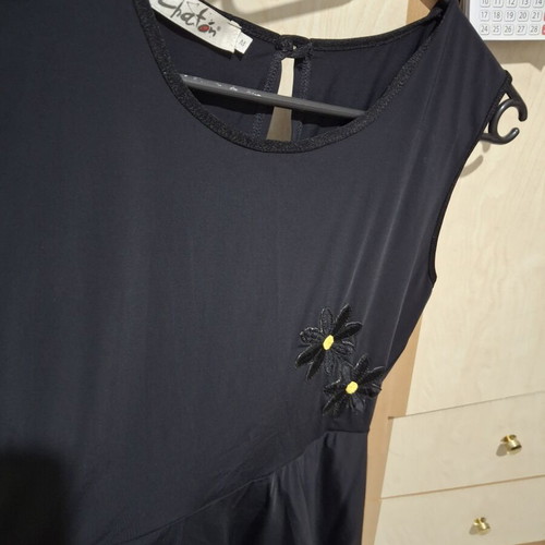 Chaton blouse medium size, shiny and cool fabric