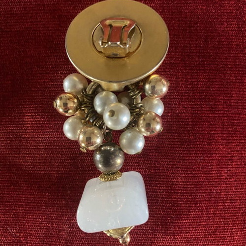 Vintage dangling earrings like new, gold tone with pearls