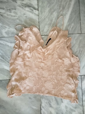 Zara sleeveless top with ruffles and embossed floral pattern XS like new, beige