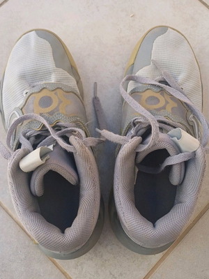 Γυναικεία παπούτσια μπάσκετ Nike 42 σαν καινούργια, γκρι