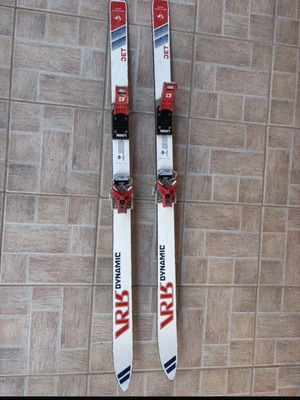 Dynamic VR15 skis with Look JET bindings used