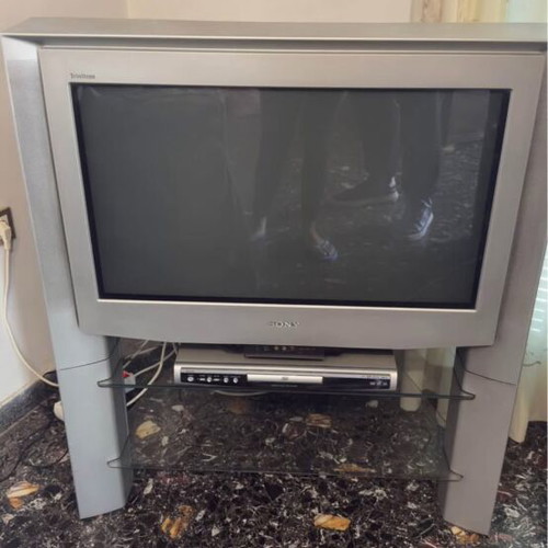 Sony Trinitron KV-32FQ75D CRT TV used, ideal for retro gaming