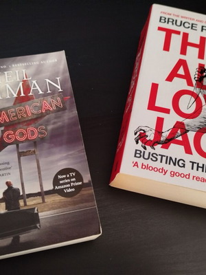 Βιβλία American Gods και They All Love Jack σαν καινούργια, αγγλικά