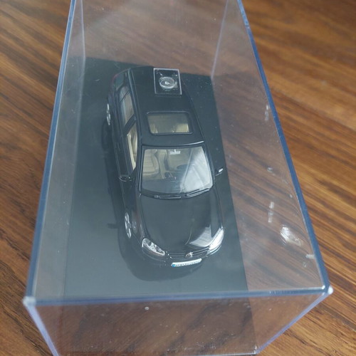 Volkswagen Golf V collectible model scale 1:43 like new
