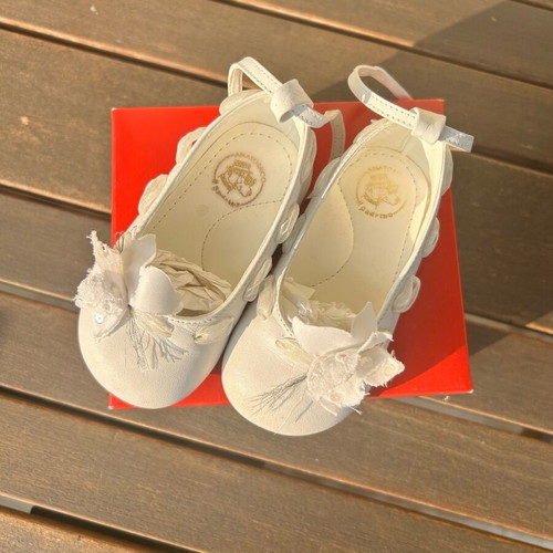 White leather baby shoes size 21 for girl new