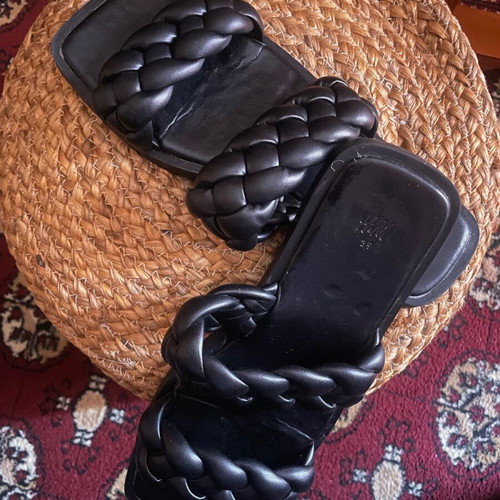 H&M sandals like new, size 39, black