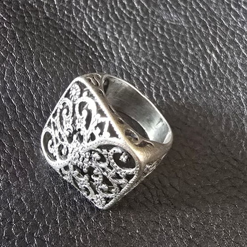Women's silver ring like new