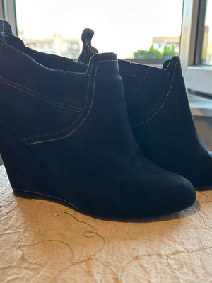 Bershka women's black suede platform boots size 35