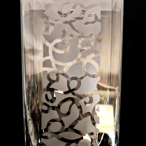 Glass rectangular vase with spirals like new