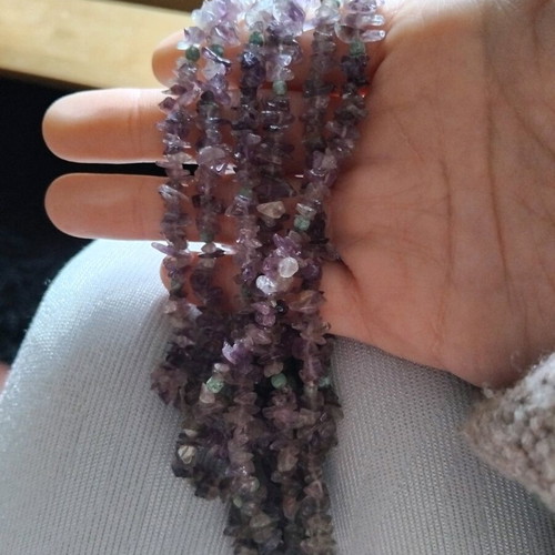 Long amethyst chip necklace like new, purple