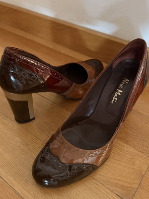 New Matic patent leather pumps size 39 like new, brown