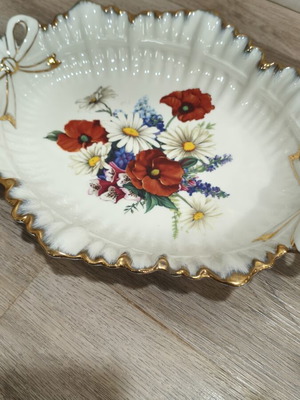 Porcelain platter from England like new, collectible piece