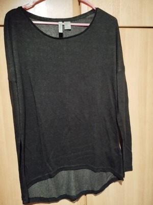 H&M black t-shirt used, size XS