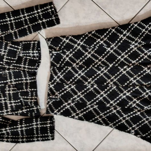 Bouclé black and white skirt and jacket set size L like new