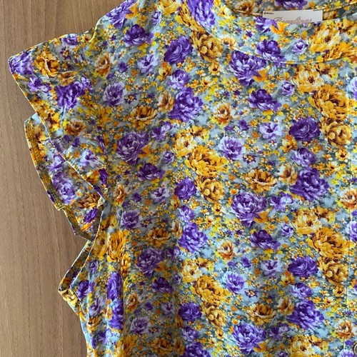 Regalinas floral shirt new, size M, multicolor