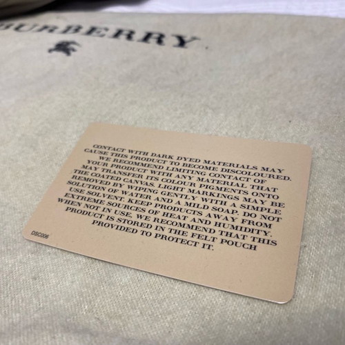 Burberry shoulder bag used in excellent condition