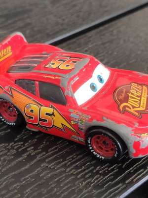 Disney McQueen 1:55 scale toy car used