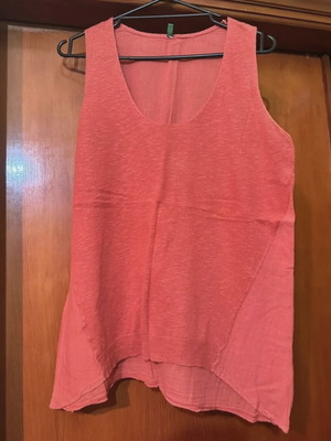 United Colors of Benetton tank top size M like new, coral