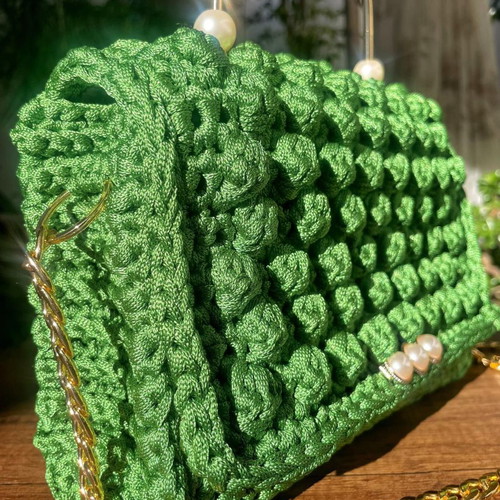 Emerald Grace crossbody bag new, crocheted with pearls and gold chain
