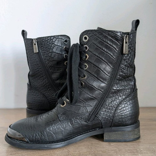 Pinko leather boots size 38 like new, black