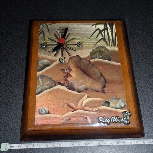 Key West Wooden Wall Clock 1992 like new, analog