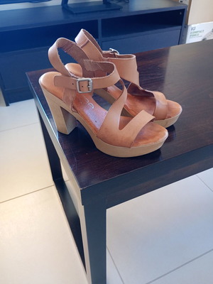 Liberitae leather sandals size 37 used, tan color