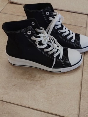 Skechers Los Angeles μπότες 39.5 σαν καινούργιες, μαύρες με κρυφό τακούνι