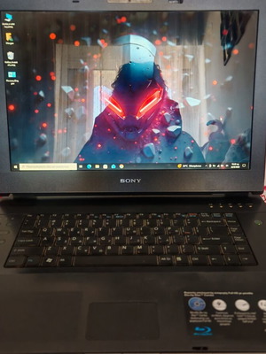 Sony Vaio PCG8112M φορητός υπολογιστής 17,3" με SSD & HDD, Windows 10 Pro