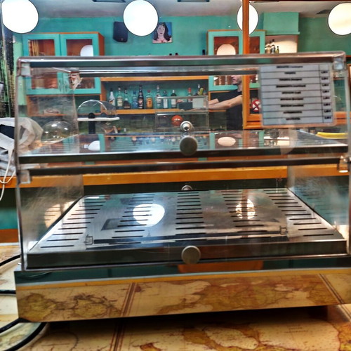 Sirman heated display case like new, tabletop with 2 levels