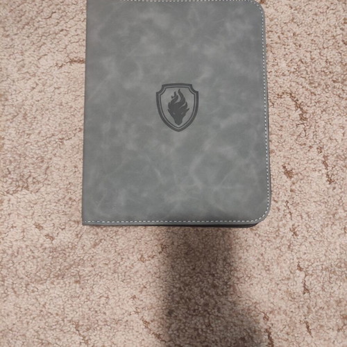 Toploader binder with 112 pockets and zipper, new