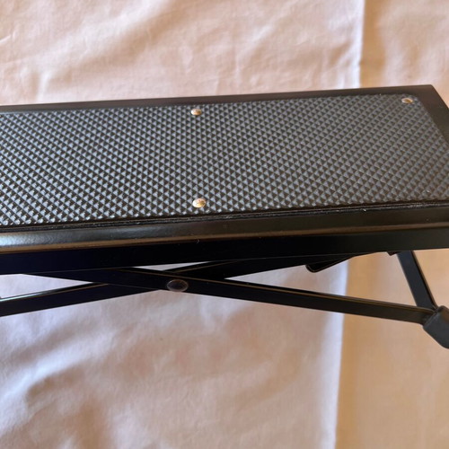 Guitar footrest like new with adjustable height and anti-slip base