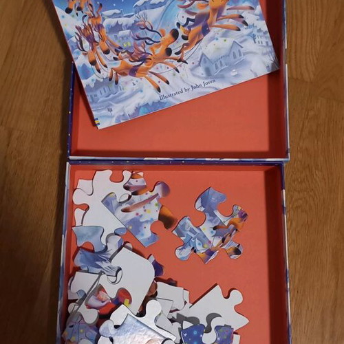 Christmas puzzle 30 pieces like new with book
