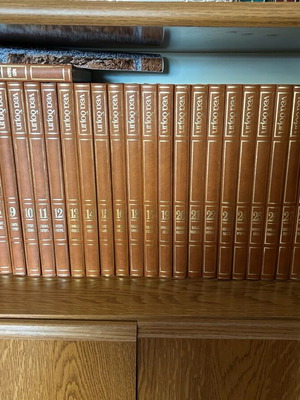 Domis encyclopedia like new, 35 volumes