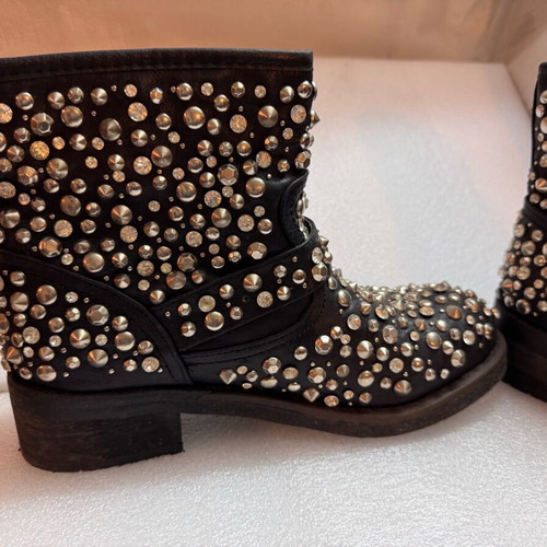 Black boots with studs size 39 used with minor wear