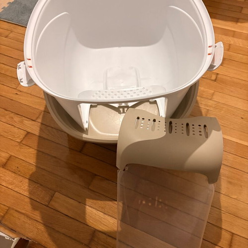 Cat litter box used, spacious for up to 2 cats, easy cleaning