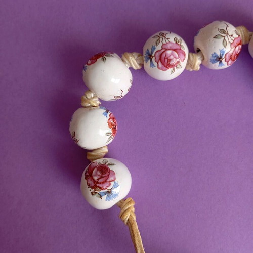 Vintage necklace used with ceramic beads white and pink