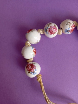 Vintage necklace used with ceramic beads white and pink