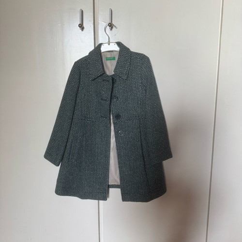 Benetton children's coat like new, size Small, white and green