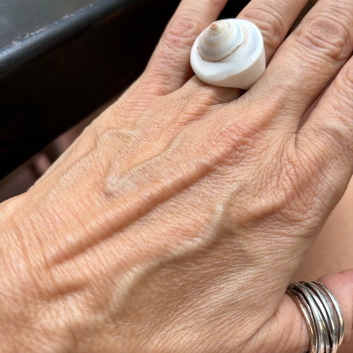 Shell women's ring like new