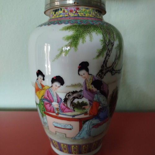 Handmade Famille Rose porcelain vase like new, Chinese decorative art