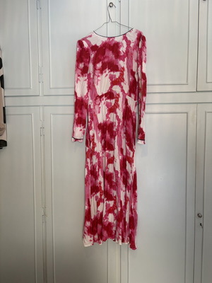 Karavan long dress with red and white tie-dye pattern