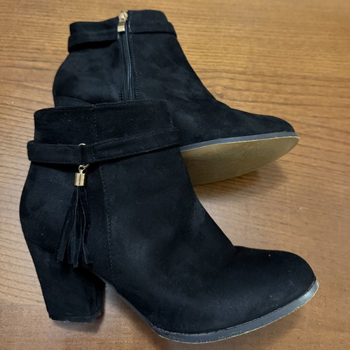 Ankle boots size 41 used, black with heel repair needed