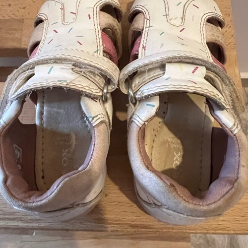 Geox sandals used for girl size 25 white