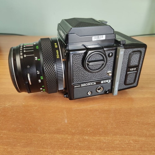 Zenza Bronica ETRSi Medium Format Camera 645 with 50mm F2.8 Lens and Two Prisma Viewfinders like new