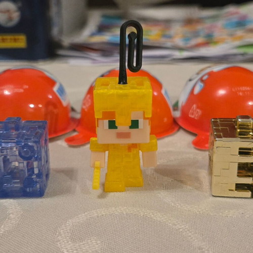 Kinder Joy Minecraft Alex in Golden Armour with paperclip, like new