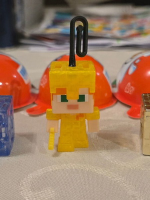 Kinder Joy Minecraft Alex in Golden Armour with paperclip, like new