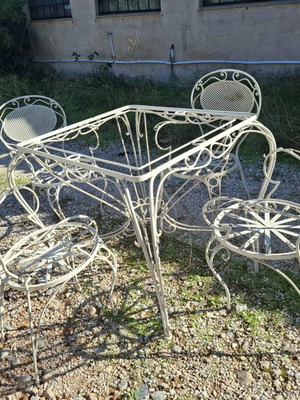 Fer forgé outdoor lounge set like new with glass
